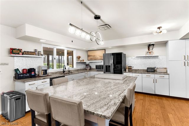 1969 Twin Oaks Drive, Girard, OH 44420