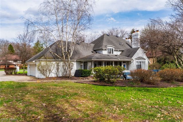 1969 Twin Oaks Drive, Girard, OH 44420