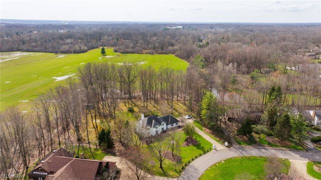 1969 Twin Oaks Drive, Girard, OH 44420