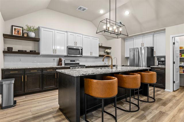 6807 S Indianwood Avenue W, Broken Arrow, OK 74011