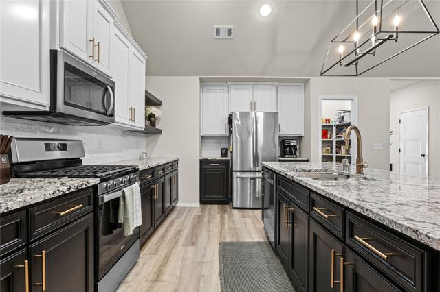 6807 S Indianwood Avenue W, Broken Arrow, OK 74011