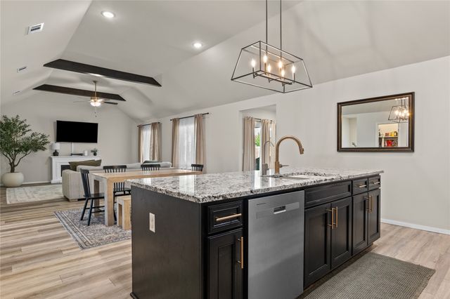 6807 S Indianwood Avenue W, Broken Arrow, OK 74011