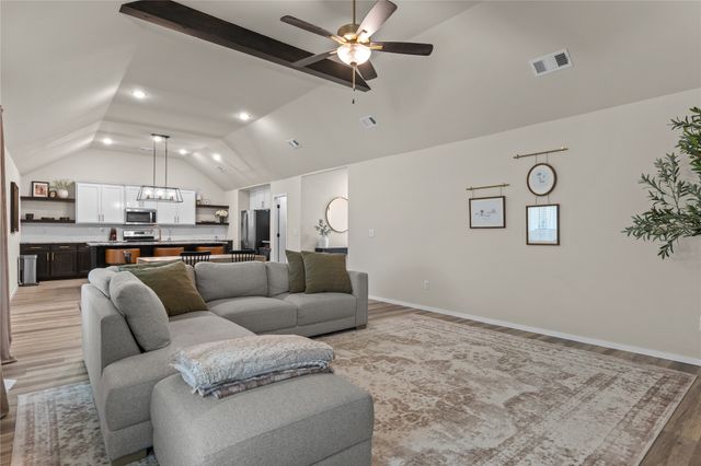 6807 S Indianwood Avenue W, Broken Arrow, OK 74011