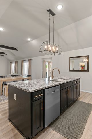 6807 S Indianwood Avenue W, Broken Arrow, OK 74011