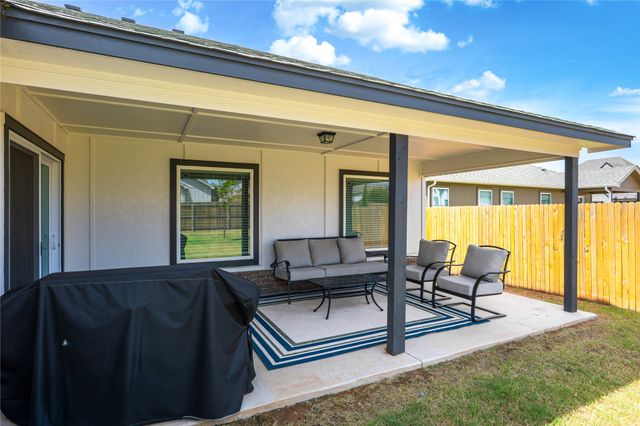 6807 S Indianwood Avenue W, Broken Arrow, OK 74011