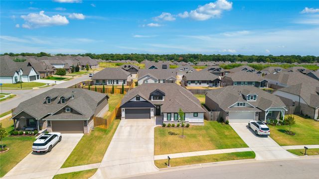 6807 S Indianwood Avenue W, Broken Arrow, OK 74011