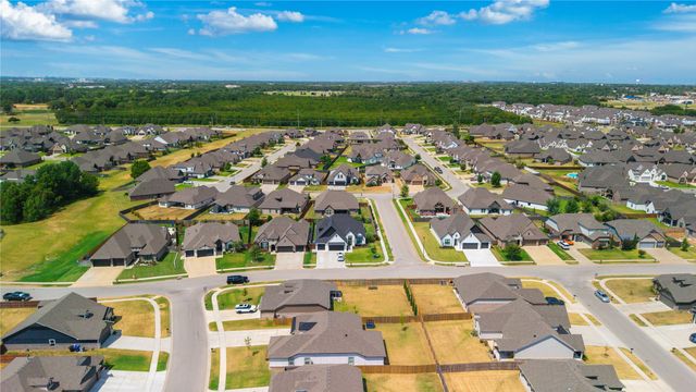6807 S Indianwood Avenue W, Broken Arrow, OK 74011