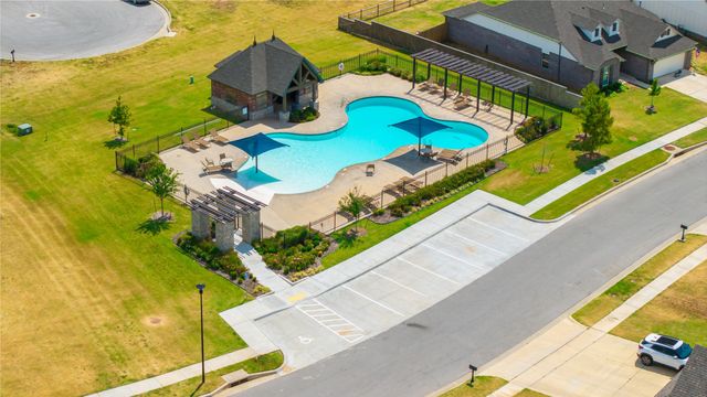 6807 S Indianwood Avenue W, Broken Arrow, OK 74011