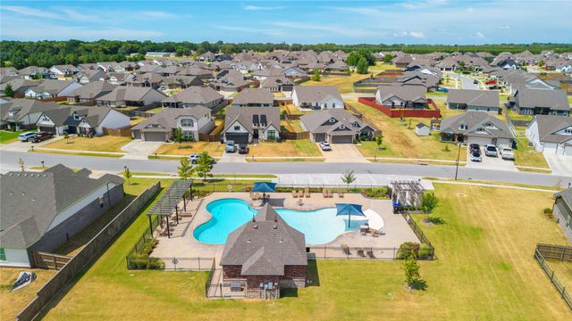 6807 S Indianwood Avenue W, Broken Arrow, OK 74011