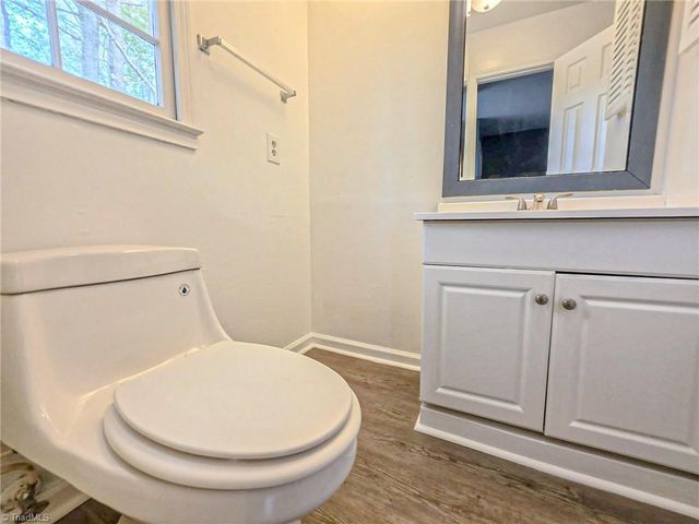 3 Woodlake Court, Greensboro, NC 27406