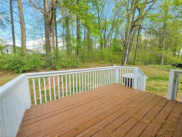 3 Woodlake Court, Greensboro, NC 27406