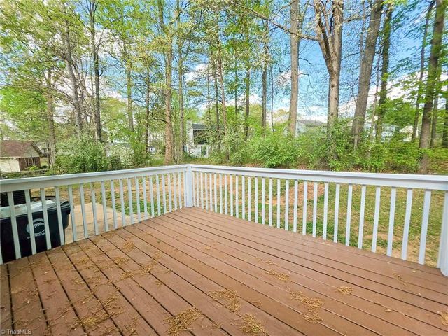 3 Woodlake Court, Greensboro, NC 27406