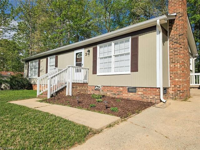 3 Woodlake Court, Greensboro, NC 27406