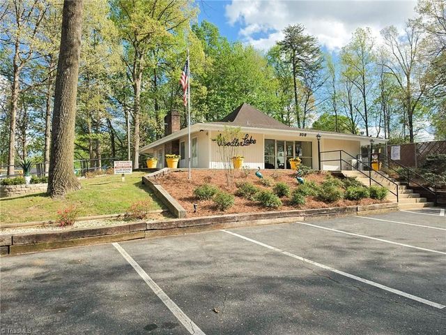 3 Woodlake Court, Greensboro, NC 27406