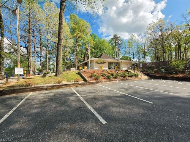 3 Woodlake Court, Greensboro, NC 27406