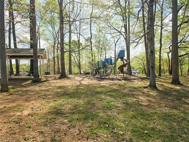 3 Woodlake Court, Greensboro, NC 27406