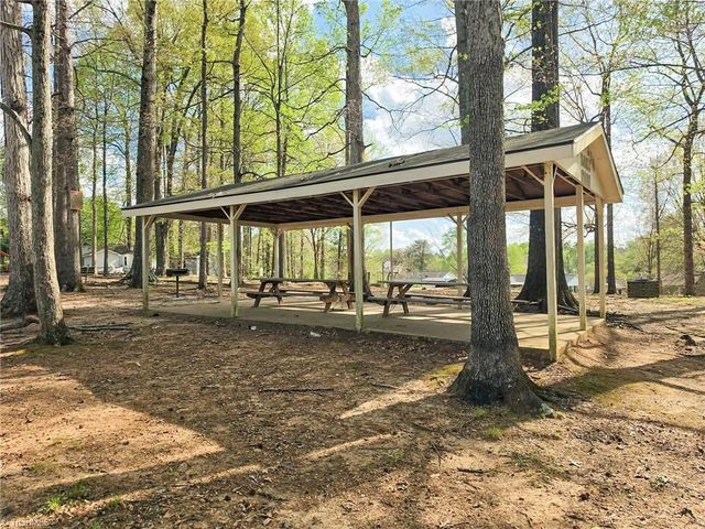 3 Woodlake Court, Greensboro, NC 27406