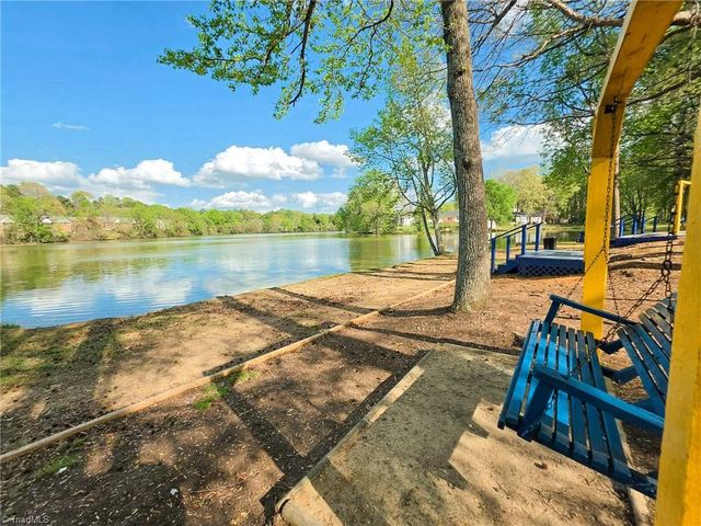 3 Woodlake Court, Greensboro, NC 27406