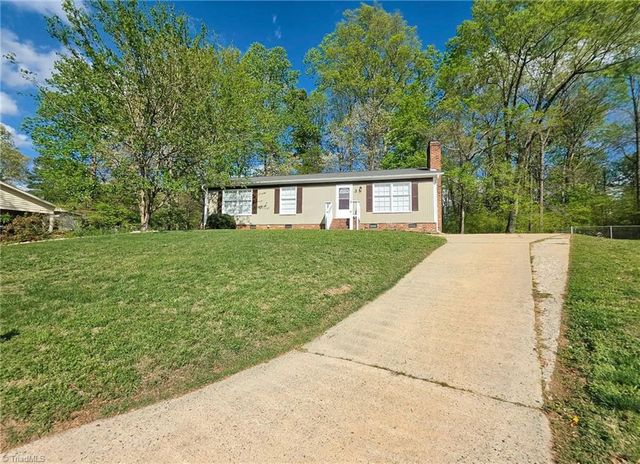 3 Woodlake Court, Greensboro, NC 27406