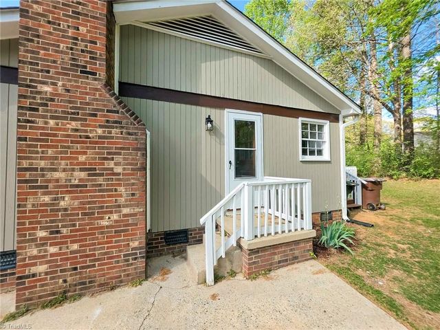 3 Woodlake Court, Greensboro, NC 27406
