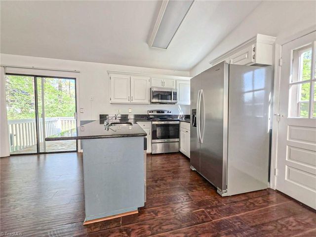 3 Woodlake Court, Greensboro, NC 27406