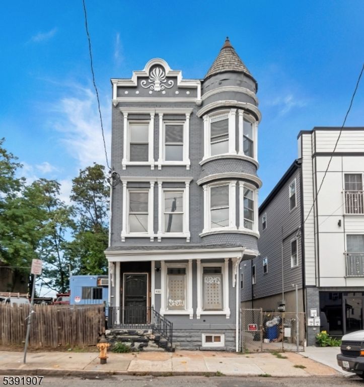 422 18th Ave, Newark City, NJ 07108