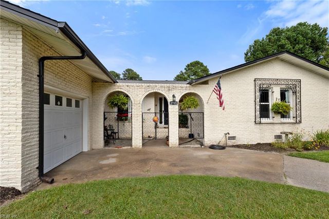 1715 Holly View DR, Gloucester Point, VA 23062