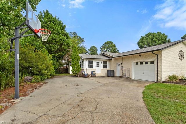 1715 Holly View DR, Gloucester Point, VA 23062