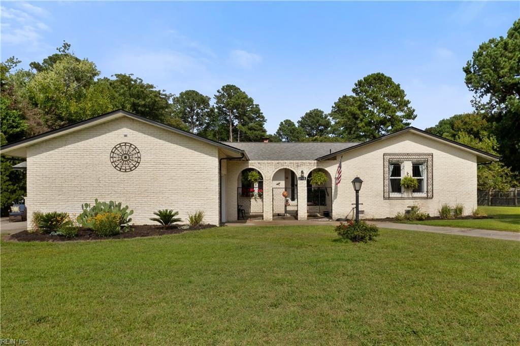 1715 Holly View DR, Gloucester Point, VA 23062