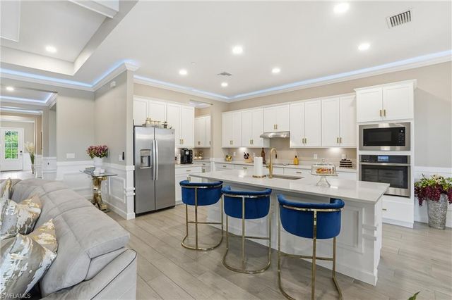 17120 Serengeti CIR, Alva, FL 33920