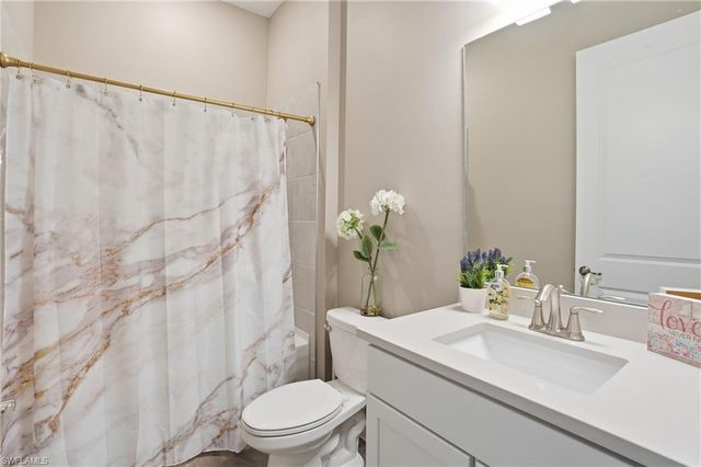 17120 Serengeti CIR, Alva, FL 33920