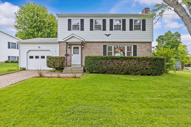 29 Drury Drive, Essex Junction, VT 05452