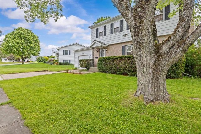 29 Drury Drive, Essex Junction, VT 05452