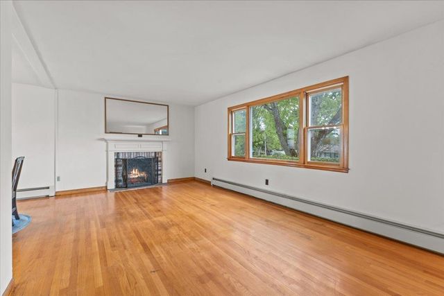 29 Drury Drive, Essex Junction, VT 05452