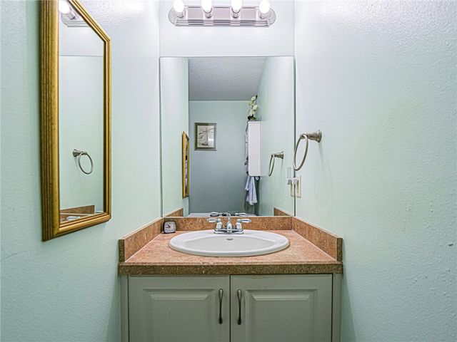 67 Royal Oak Drive 206, Vero Beach, FL 32962