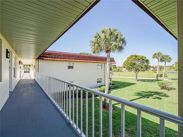 67 Royal Oak Drive 206, Vero Beach, FL 32962