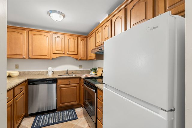 1 Watermill Pl 426, Arlington, MA 02476
