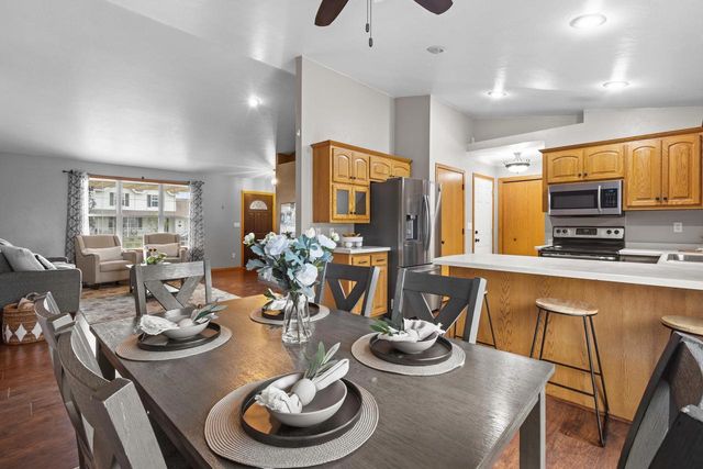 1085 GRASSYMEADOW LANE, Menasha, WI 54952