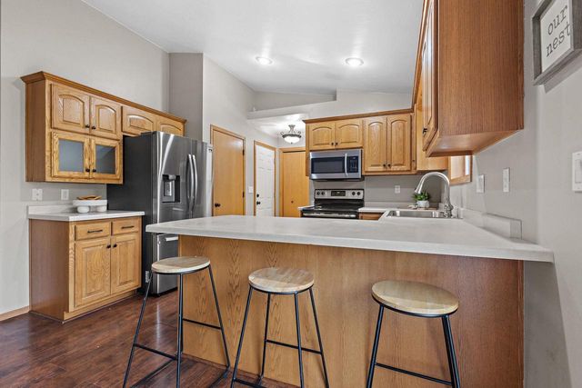 1085 GRASSYMEADOW LANE, Menasha, WI 54952