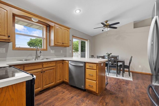 1085 GRASSYMEADOW LANE, Menasha, WI 54952
