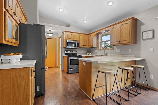 1085 GRASSYMEADOW LANE, Menasha, WI 54952
