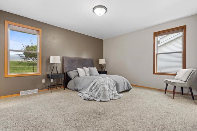 1085 GRASSYMEADOW LANE, Menasha, WI 54952