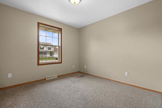 1085 GRASSYMEADOW LANE, Menasha, WI 54952