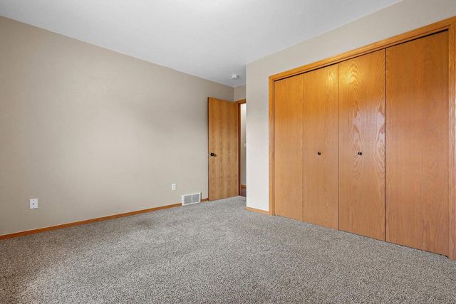 1085 GRASSYMEADOW LANE, Menasha, WI 54952