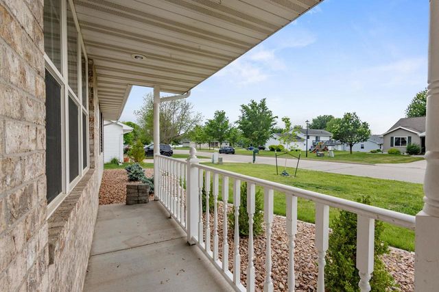 1085 GRASSYMEADOW LANE, Menasha, WI 54952