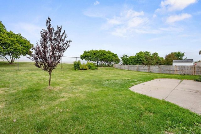 1085 GRASSYMEADOW LANE, Menasha, WI 54952