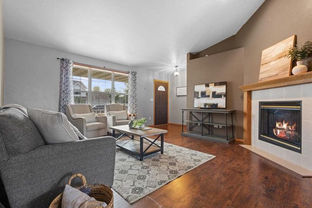 1085 GRASSYMEADOW LANE, Menasha, WI 54952