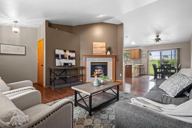 1085 GRASSYMEADOW LANE, Menasha, WI 54952