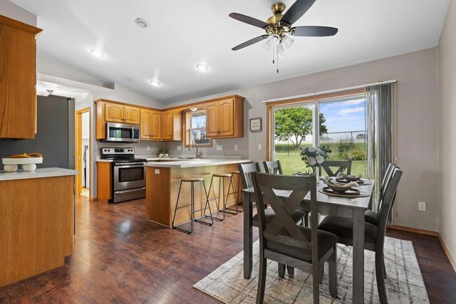 1085 GRASSYMEADOW LANE, Menasha, WI 54952
