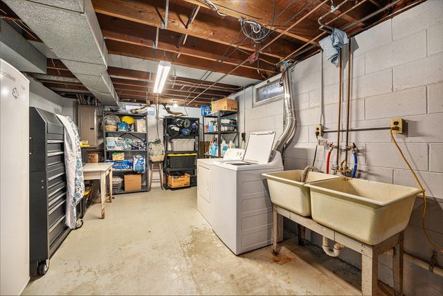 1319 Royal Oak Avenue, Portage, MI 49024